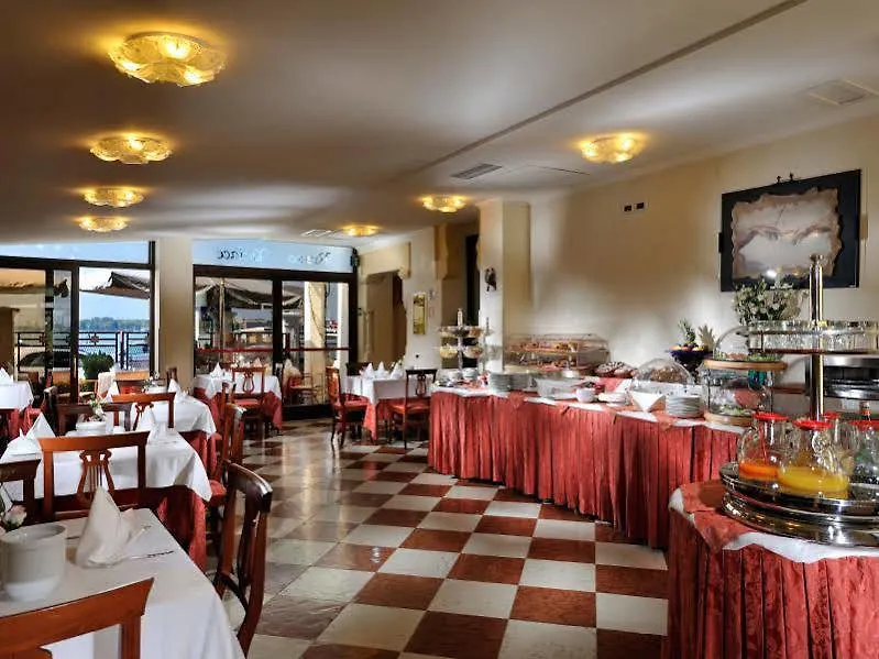 Hotel Russo Palace Lido di Venezia 4*,